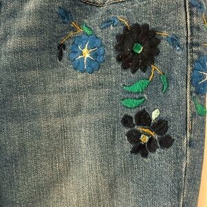 Lucky Brand jeans with floral embroidery size 25